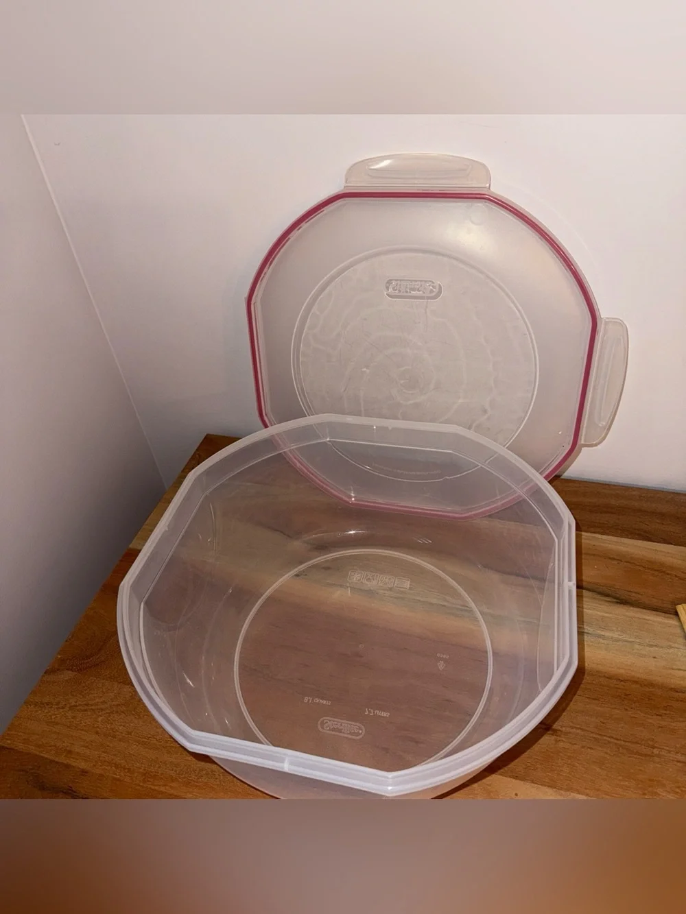 Sterilite Ultra Seal 8.1 qt Food Storage Bowl - Clear With Red Trim Seal
